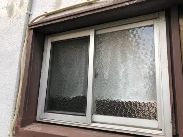 東京都中野区　コーポSアパート　外部窓枠塗装工事